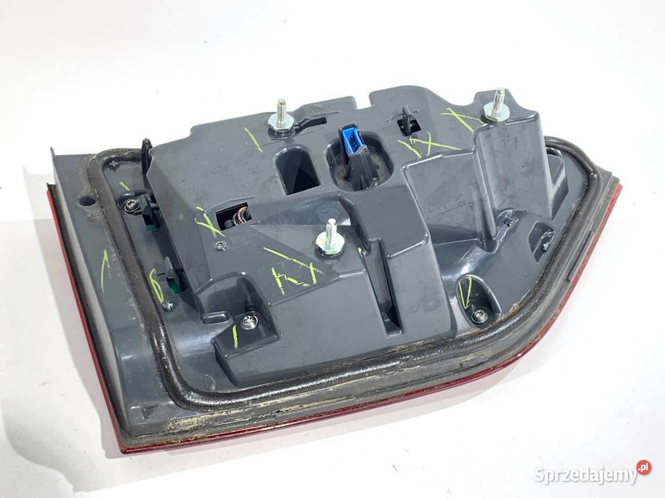 LAMPA TYŁ PRAWA WEWNĘTRZNA BMW F16 2576428 SUV