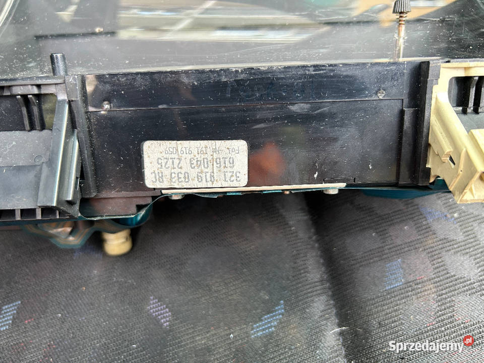 Licznik o oznaczeniu 321919033RC Passat B2 GOLF Gdańsk