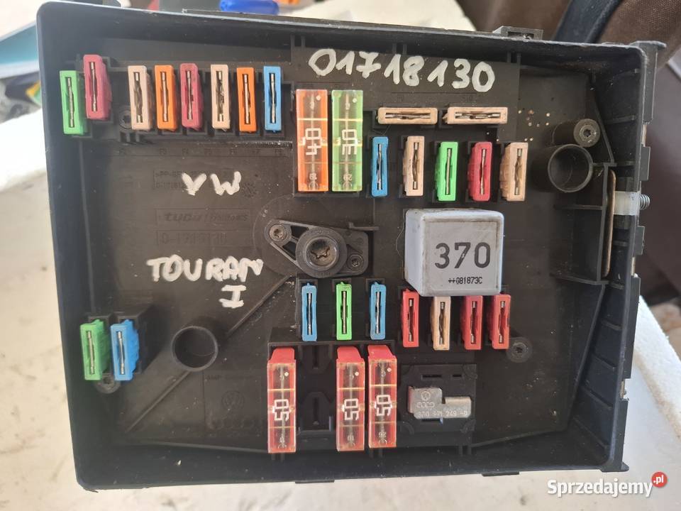VW TOUARAN I skrzynka bezpieczników 01718130 osobowe Kielce