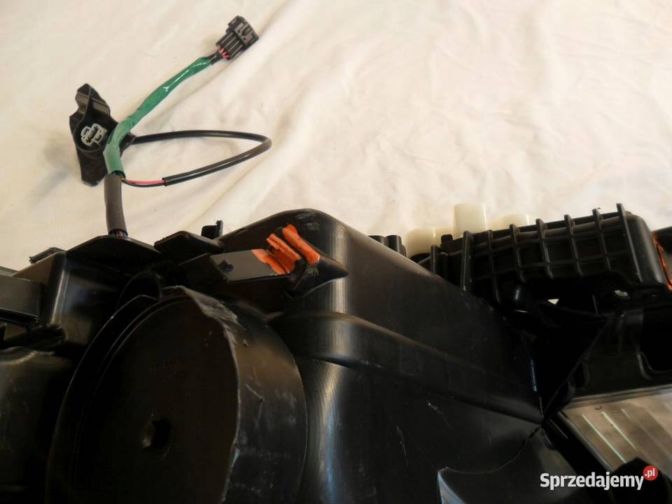 LAMPA PRAWA PRZÓD NOWA NISSAN LEAF osobowe Nowy Tomyśl