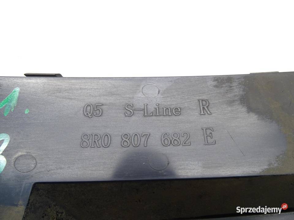 KRATKA ZDERZAKA PRAWY PRZÓD 8R0807682E AUDI Q5 Listwy i nakładki
