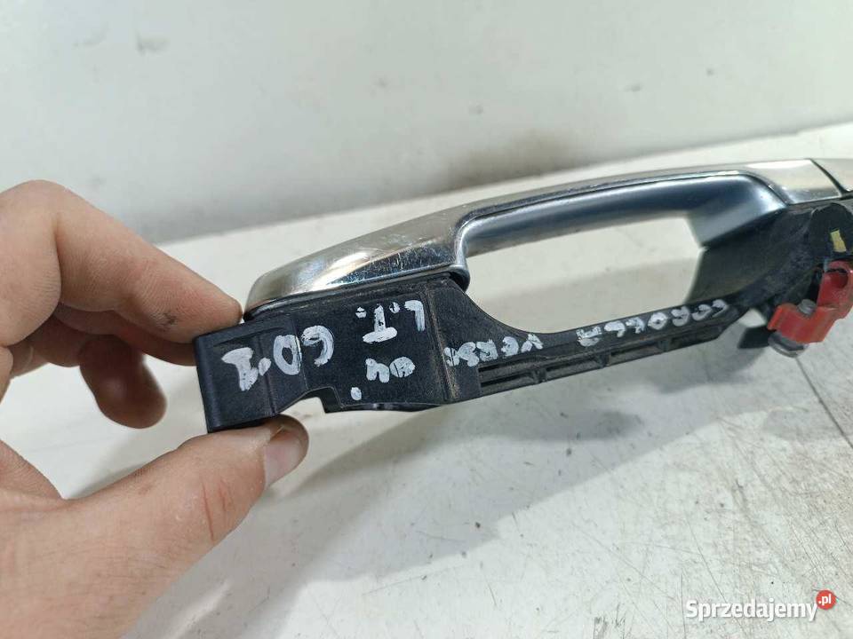KLAMKA DRZWI LEWY TYŁ TOYOTA COROLLA VERSO Klamki