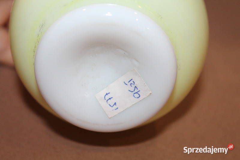 Szklany wazon w stylu rokoko 1577