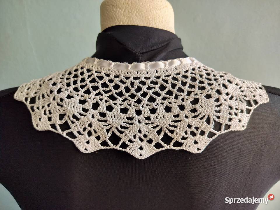 Biały szydełkowy kołnierzyk Lubin