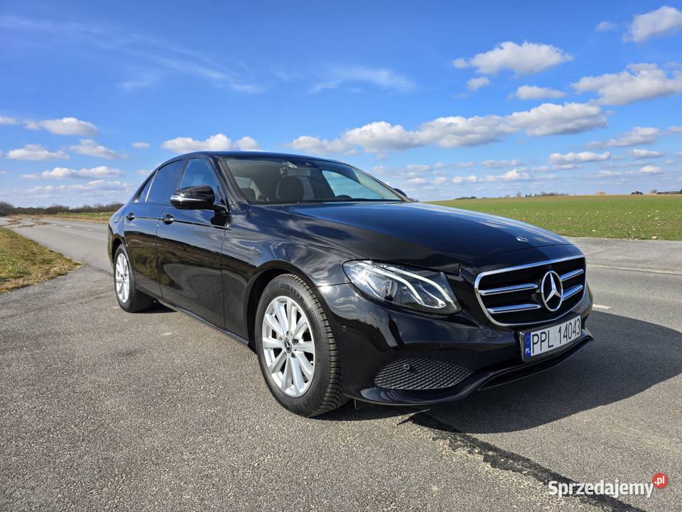 Mercedes e220d kamery 360 Asystent pasa, Asystent martwego pola HAK elektry
