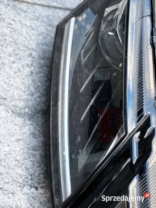 Lampa Przednia prawa Skody Octavia III 5E Żywiec