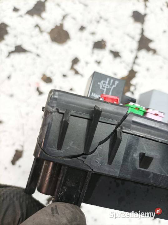 SKRZYNKA BSI 13343982 16 B 115 Opel Astra IV świętokrzyskie