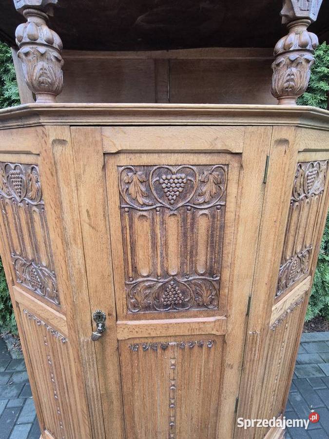 Rzeźbiona szafa na ornaty Rawa Mazowiecka