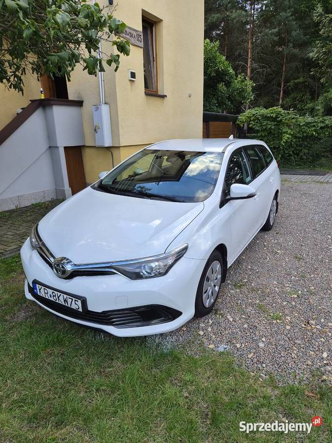 Toyota Auris 14 D4D 90 2018 KOMBI biały sprzedam