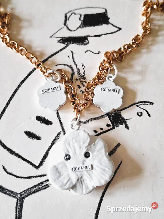 Mały rarytasik naszyjnik z zawieszkami Chanel Naszyjniki wielkopolskie