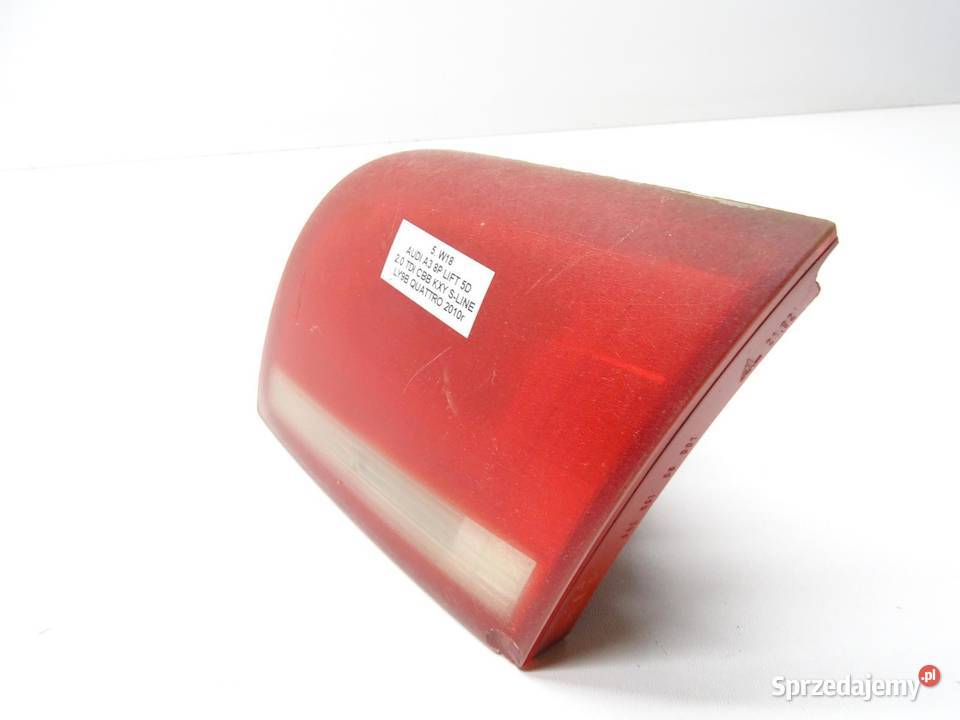 LAMPA PRAWA PRAWY TYŁ TYLNA W KLAPE 8P4945094D osobowe
