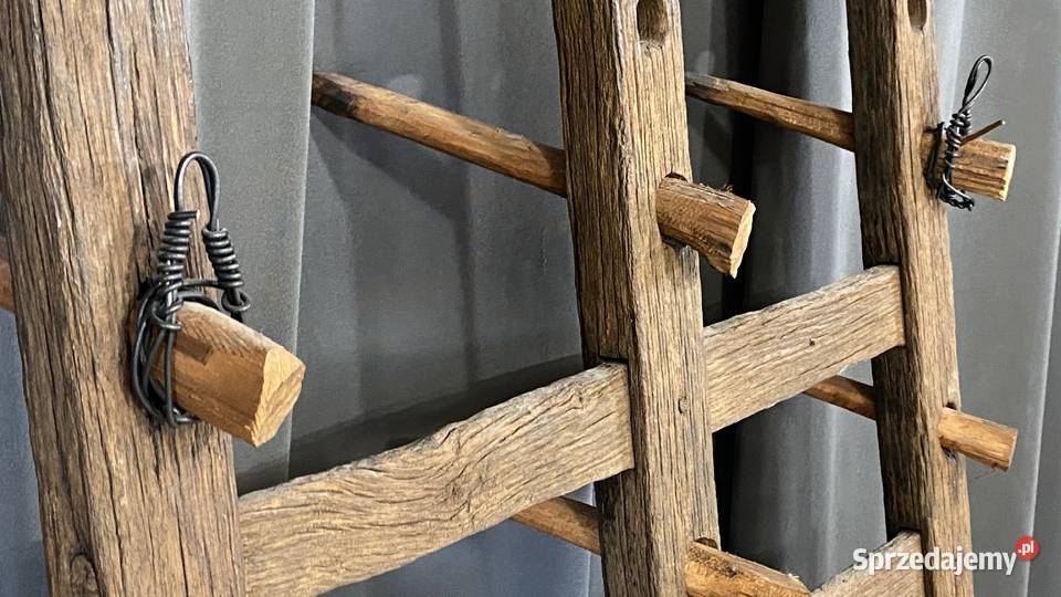 Stary drewniany wieszak gospodarczy rustykalny