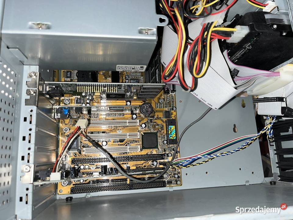 Zabytkowy komputer PC Fujitsu Tbird Intel Brzana