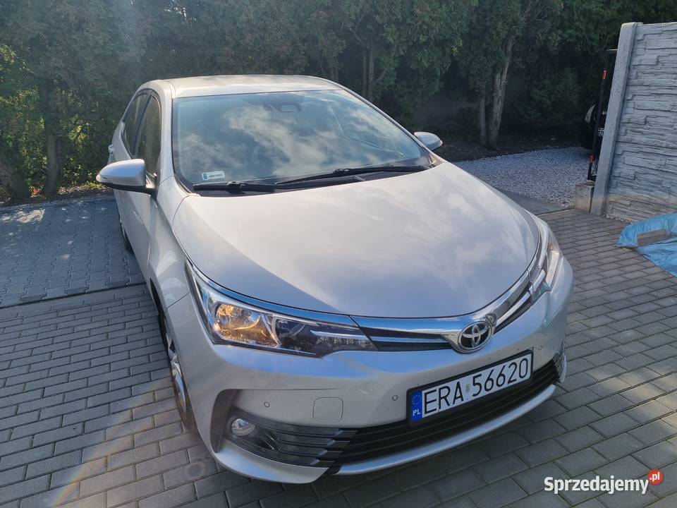 Sprzedam Toyote Corolle 16 benzyna 2017r 132 benzyna łódzkie Radomsko