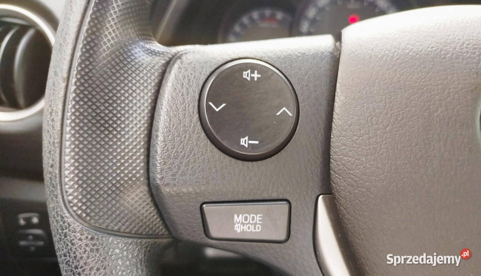 Toyota Auris 16 132 dwa kpl opon radio