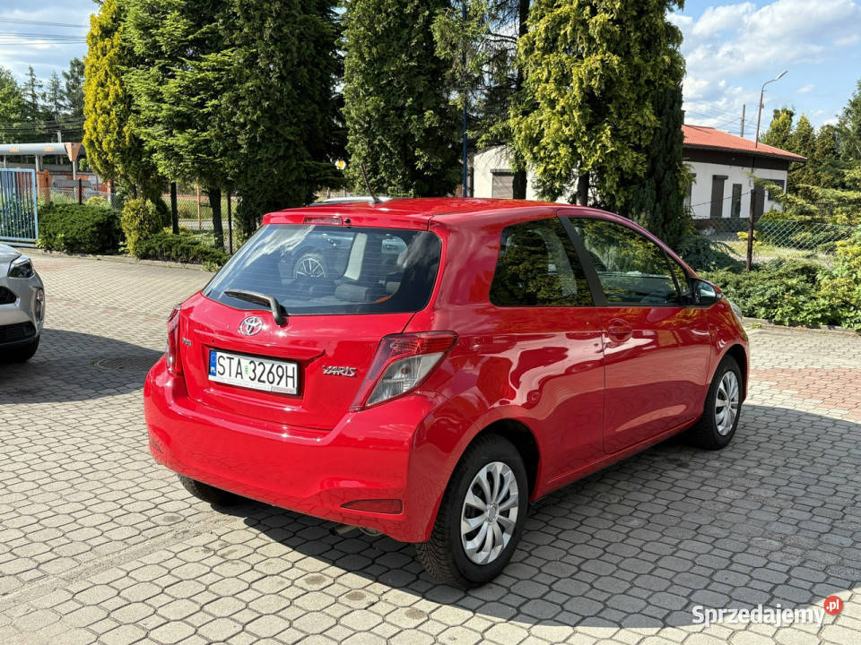 Toyota Yaris Rezerwacja III 20112019 czerwony