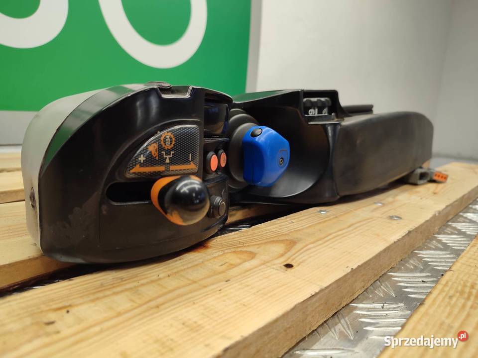 Podłokietnik Massey Ferguson serii 6400