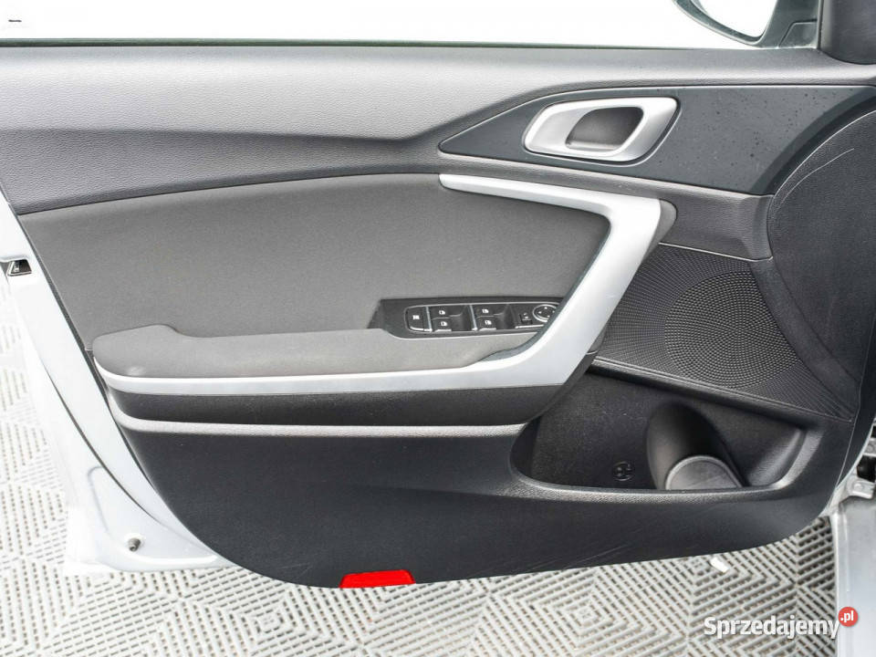 Kia Ceed 5WU6915 TGDI M 2 stref klima Kcof salon Pępowo