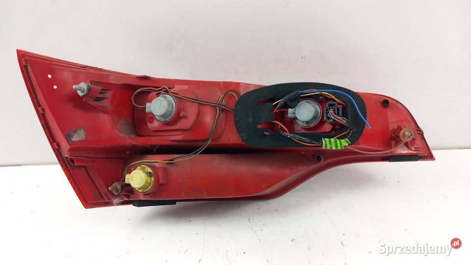 AUDI Q7 4L LAMPA TYŁ PRAWA W KLAPĘ Zbierkowo