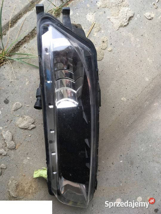 VOLKSWAGEN PASSAT B7 HALOGEN PRAWY 3C8941700 osobowe