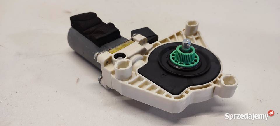 MERCEDES X117 CLA SILNICZEK SZYB PRAWY TYŁ