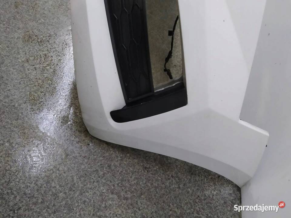 ZDERZAK PRZÓD BIAŁY LEKKO USZKODZONY Skoda Scala
