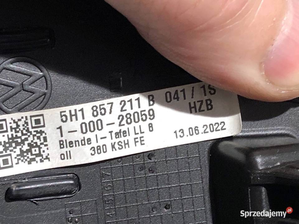 RAMKA DEKOR LICZNIKA VW GOLF VIII 5H1857211B sprzedam