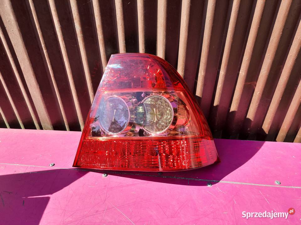 Toyota Corolla 04r sedan lampa tylna prawa nowa Oświetlenie