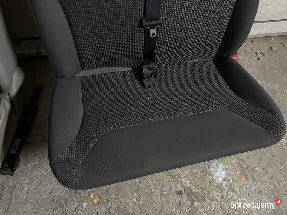 Fotele kanapa Opel vivaro komplet Zwoleń