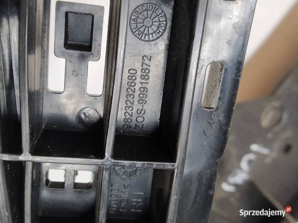 ŚLIZG ZDERZAKA TYŁ KOMPLET 9823208980 Peugeot