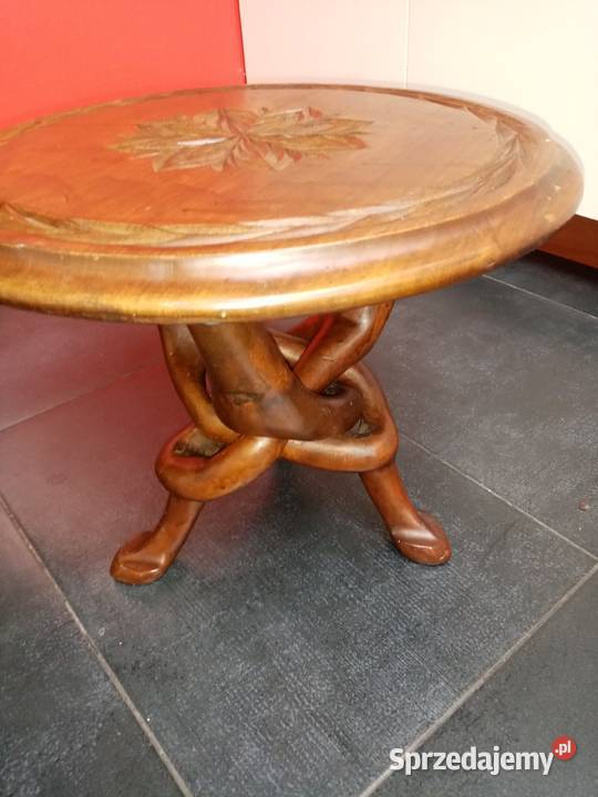 Drewniany stolik kawowy, styl afrykański.
