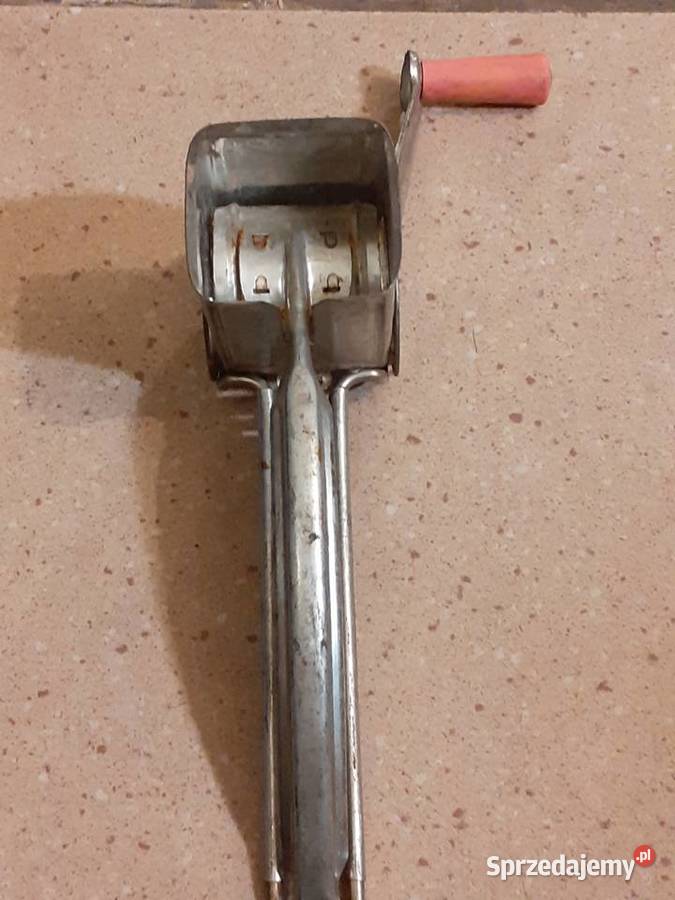 Ręczna tarka do sera orzechów itp PRL Chorzów