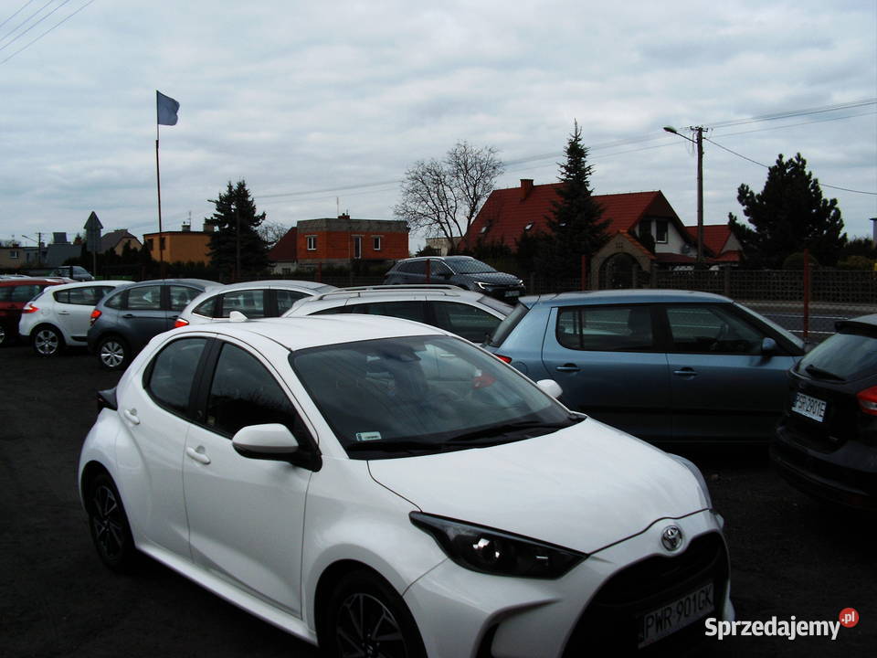 Toytoa Yaris 15 Etylina 2022 r biały Września
