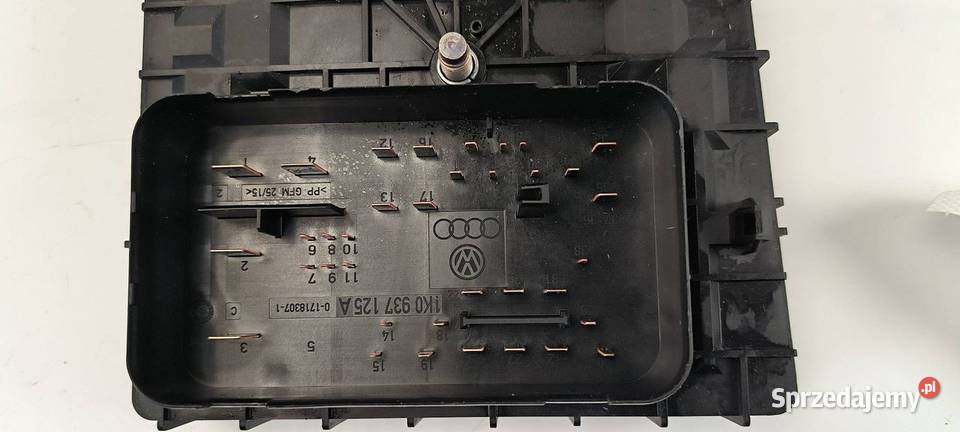 SKRZYNKA BEZPIECZNIKÓW VOLKSWAGEN GOLF V Lipno