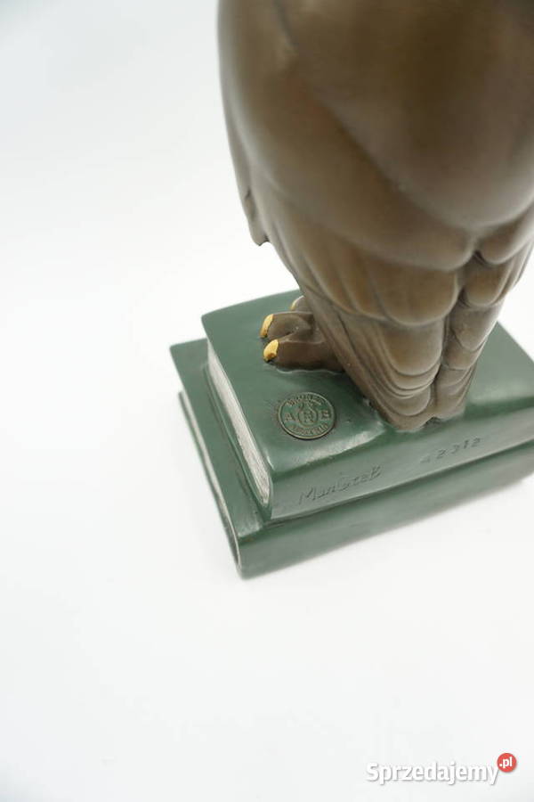 FIGURA Z BRĄZU SOWA NA KSIĄZKACH SYMBOL MĄDROŚCI dolnośląskie Niemcza
