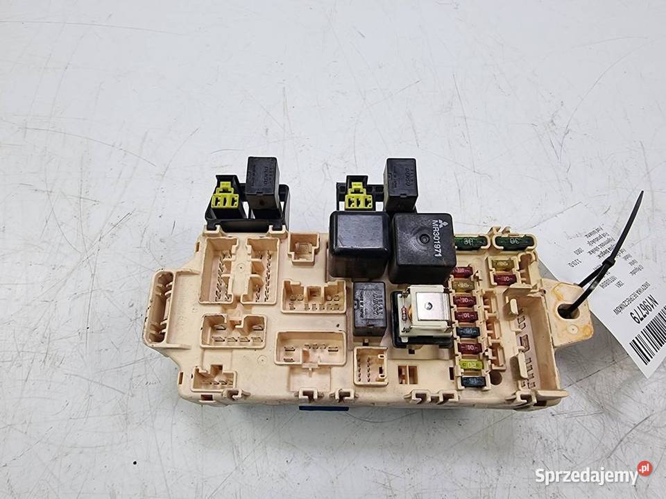 SKRZYNKA BEZPIECZNIKÓW MITSUBISHI PAJERO III V80 Lipno