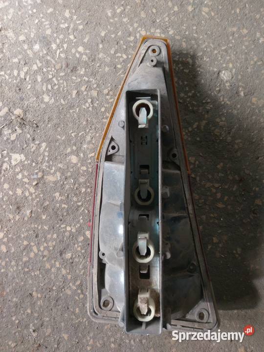 Lampa tył Volkswagen Passat B1 kombi prawa sprzedam