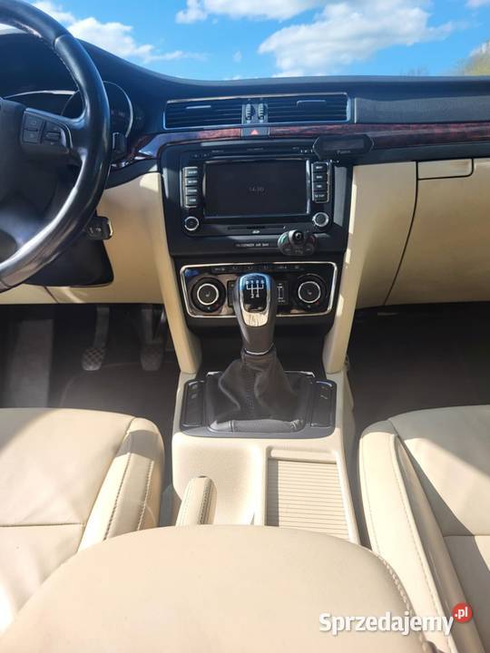 Sprzedam Skodę Superb z 2011 roku silnik 16 TDI elektrochrom. lusterka boczne Škoda Łódź