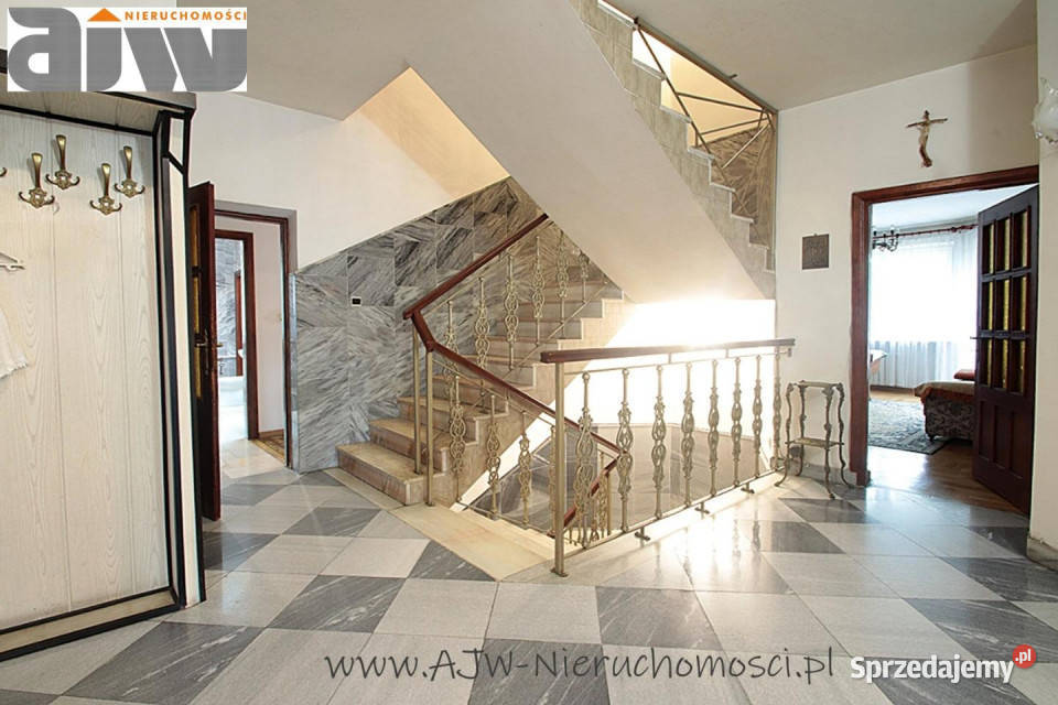 Dom wolnostojący Izabelin C 550m2 sprzedam