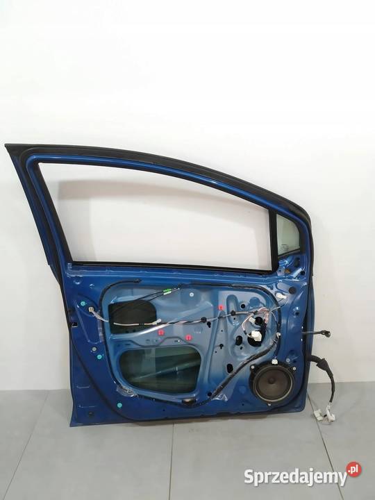 DRZWI LEWE PRZÓD 8T0 Toyota Yaris II 20052011