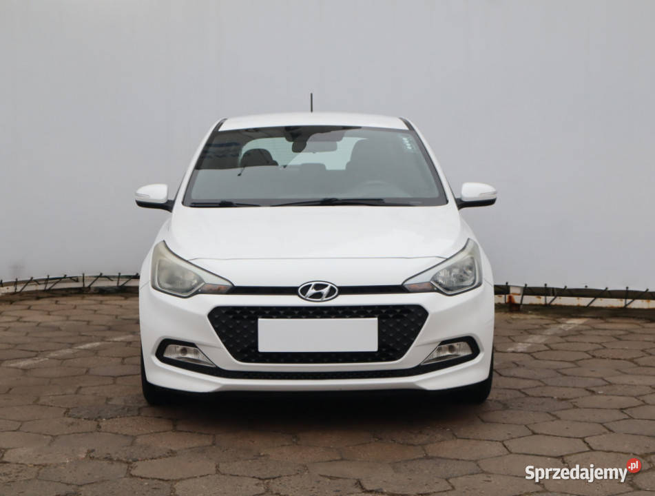 Hyundai i20 12 benzyna sprzedam