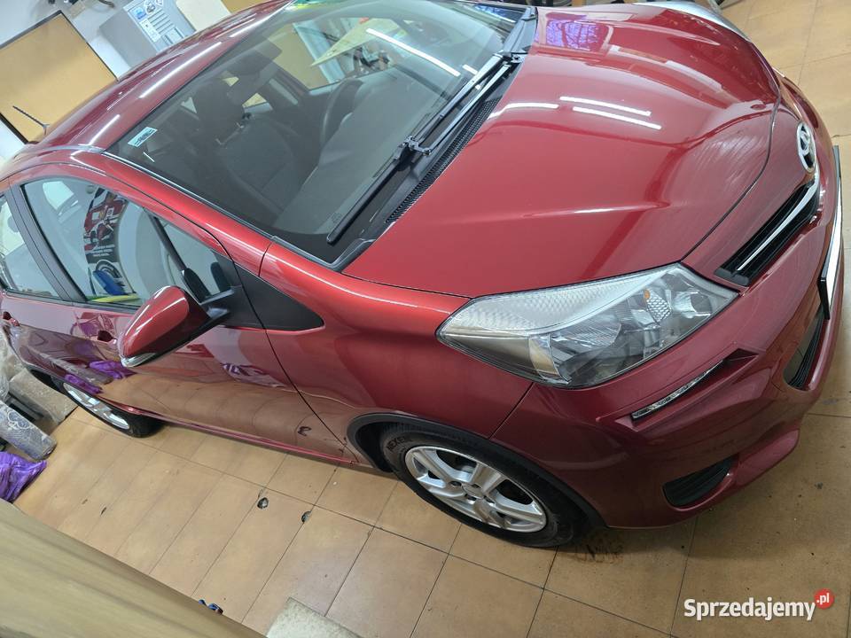 Toyota Yaris 133 VVTi 99 87 piękny kolor bordo Rok produkcji 2011 Yaris Karczew