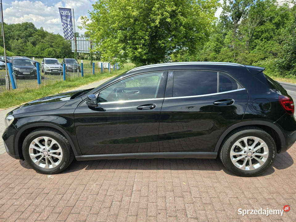 Mercedes GLA 200 Mercedes GLA 180 benzynka z aluminiowe felgi Mercedes-Benz Cielcza