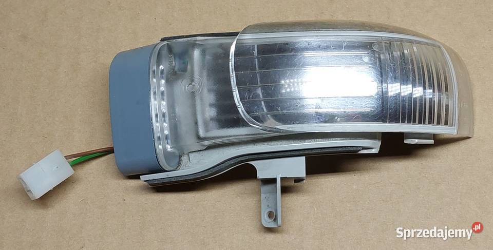 KIERUNKOWSKAZ LUSTERKA PRAWY VW TOURAN osobowe Mielęcin