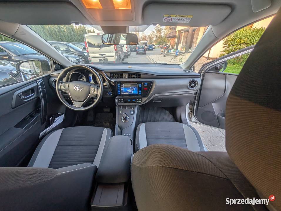 TOYOTA AURIS 18 HYBRYDA nieuszkodzony