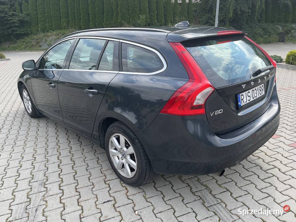 Volvo V60 16 drivE 2011 343000km
