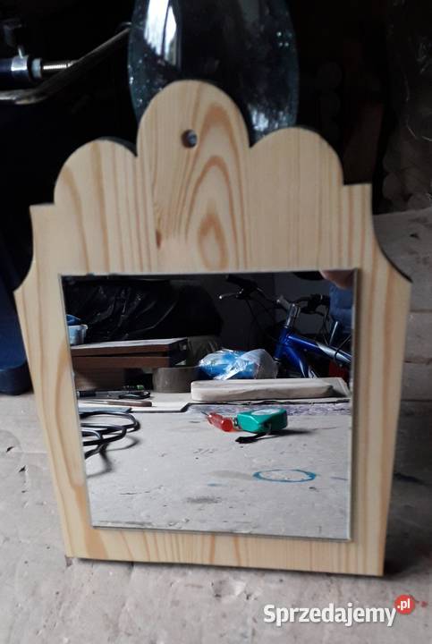 Ozdobne lusterko na desce Międzyrzecz