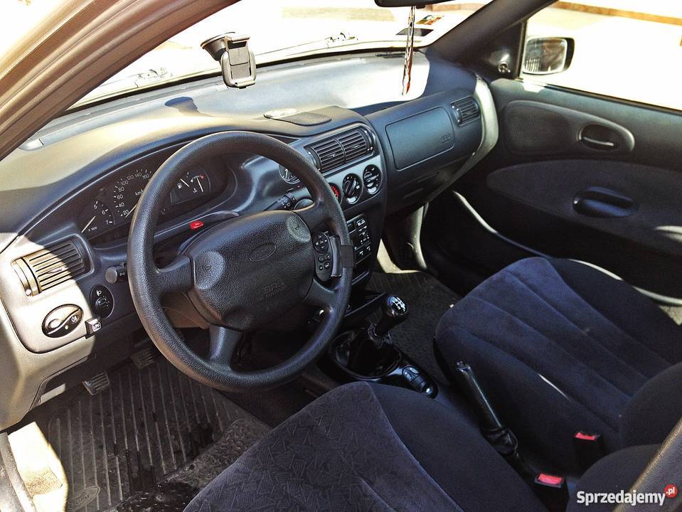 Ford Escort 14 LPG 1998 super stan