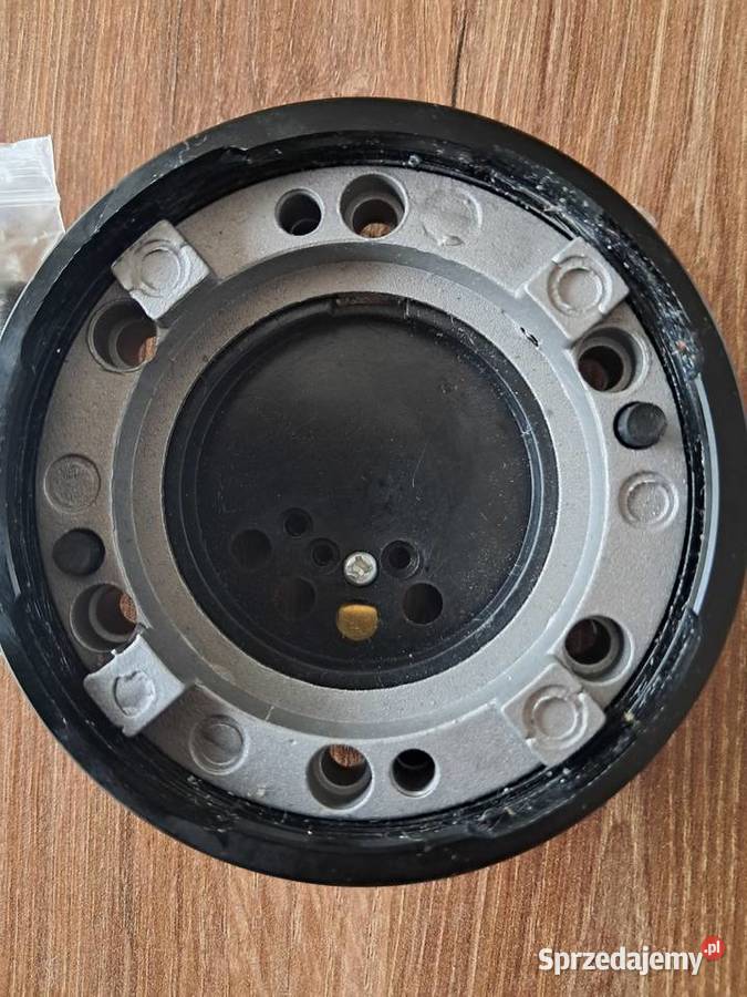 nowy ale niekompletny adapter piasty kierownicy