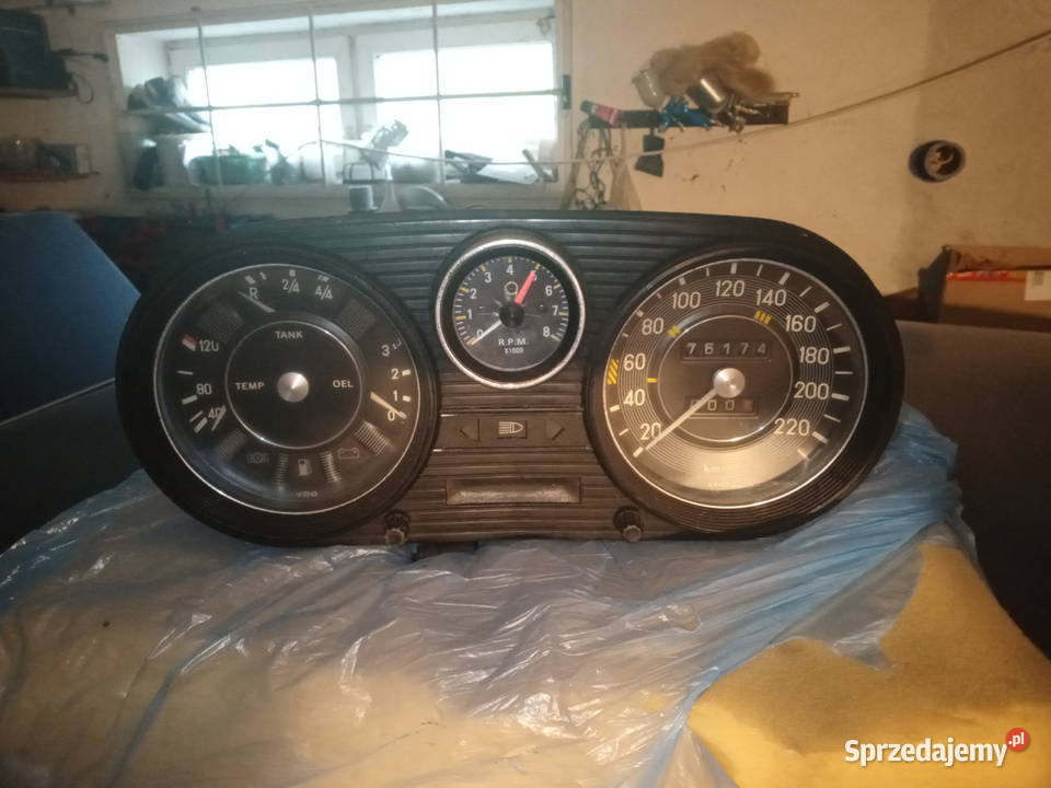 Mercedes W115 W114 prędkościomierz licznik 220h osobowe Liczniki i zegary